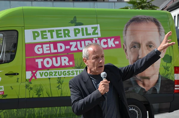 „Grün ist links? Grün ist alternativ? Das ist Unsinn“, wusste der Ex-Linke Peter Pilz (hier bei der Kampagne zur Nationalratswahl 2013) bereits 1991 im Kurier zu rapportieren.