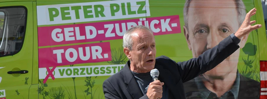 „Grün ist links? Grün ist alternativ? Das ist Unsinn“, wusste der Ex-Linke Peter Pilz (hier bei der Kampagne zur Nationalratswahl 2013) bereits 1991 im Kurier zu rapportieren.