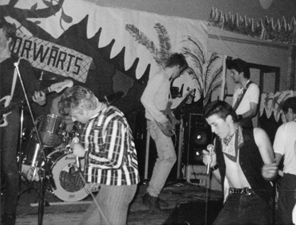 Die Punkband NEGATIV live auf der Bühne.