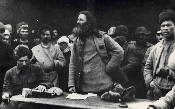 Nestor Kalandarischwili bei einem Treffen von Partisanen, bevor er an die Front geschickt wurde, 12.Juni 1920 in Irkutsk.