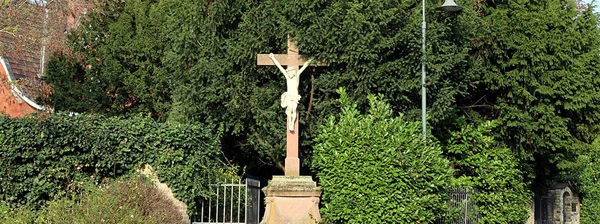 Niederwalluf, Rheingau: Wegkreuz an der Schönen Aussicht Ecke Hohlweg von 1762.