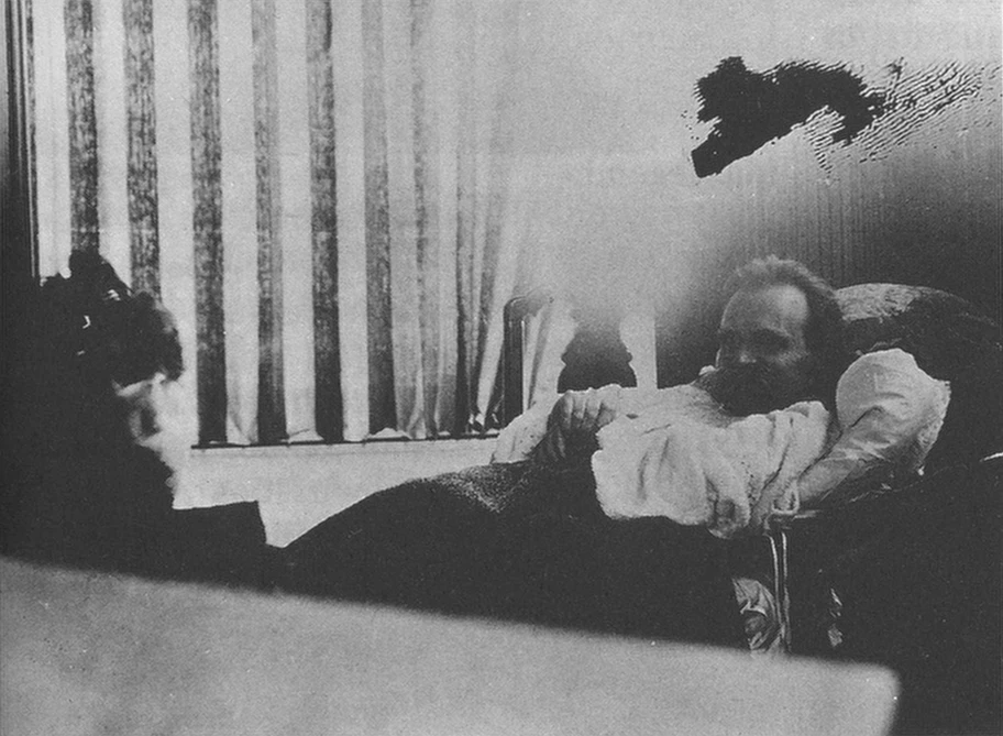 Friedrich Nietzsche. Fotografie aus der Serie „Der kranke Nietzsche“ von Hans Olde, zwischen Juni und August 1899.