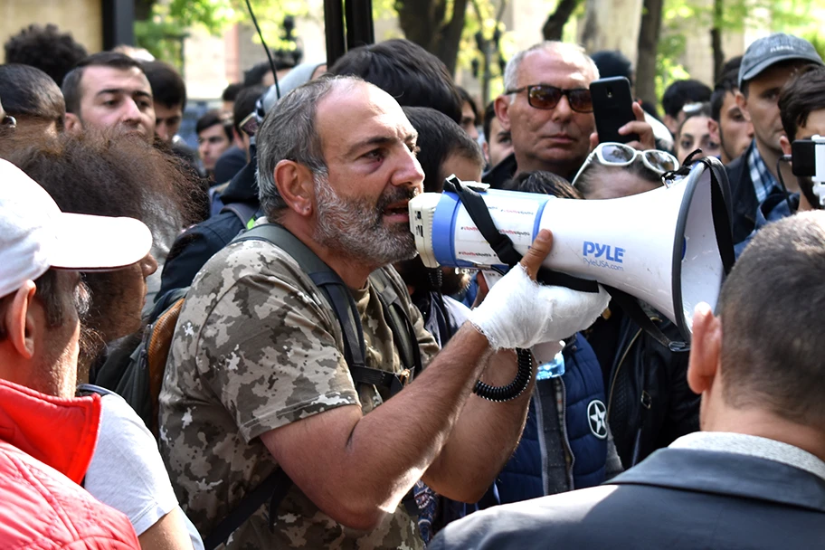 Der Politiker und Journalist Nikol Paschinjan bei den Protesten in Armenien, April 2018.