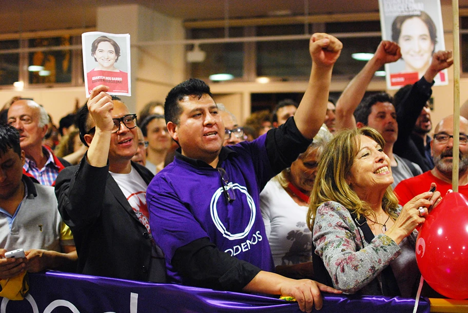 Podemos-Anhänger in Barcelona, Spanien.