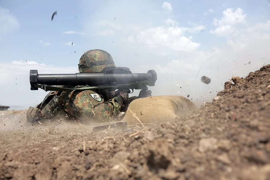 Deutscher Bundeswehr-Soldat bei einer NATO-Übung in Vaziani, Georgien, August 2017.