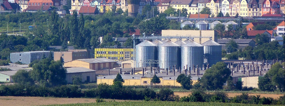 Blick von Süden auf die Van Asten Tierzucht in Nordhausen.