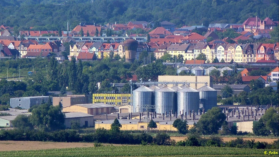 Blick von Süden auf die Van Asten Tierzucht in Nordhausen.