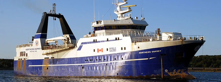 Krabben- und Grundschleppnetzfischerboot im Hafen von Halifax, Kanada.