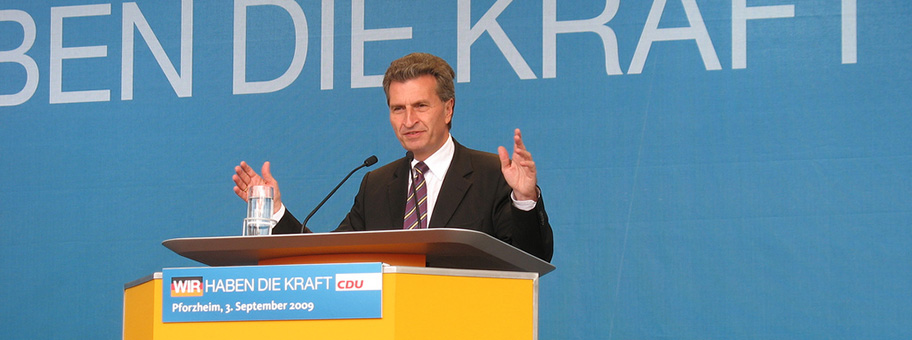 Ministerpräsident Günther Oettinger bei einer Rede.