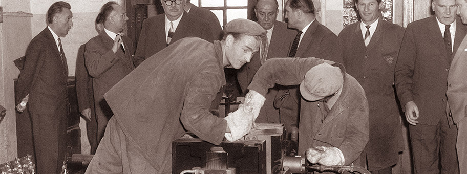 Arbeiter in der TAM-Fabrik bei Maribor, Mai 1961.