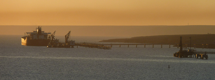 Terminal mit Pipeline in Tobruk, Libyen.