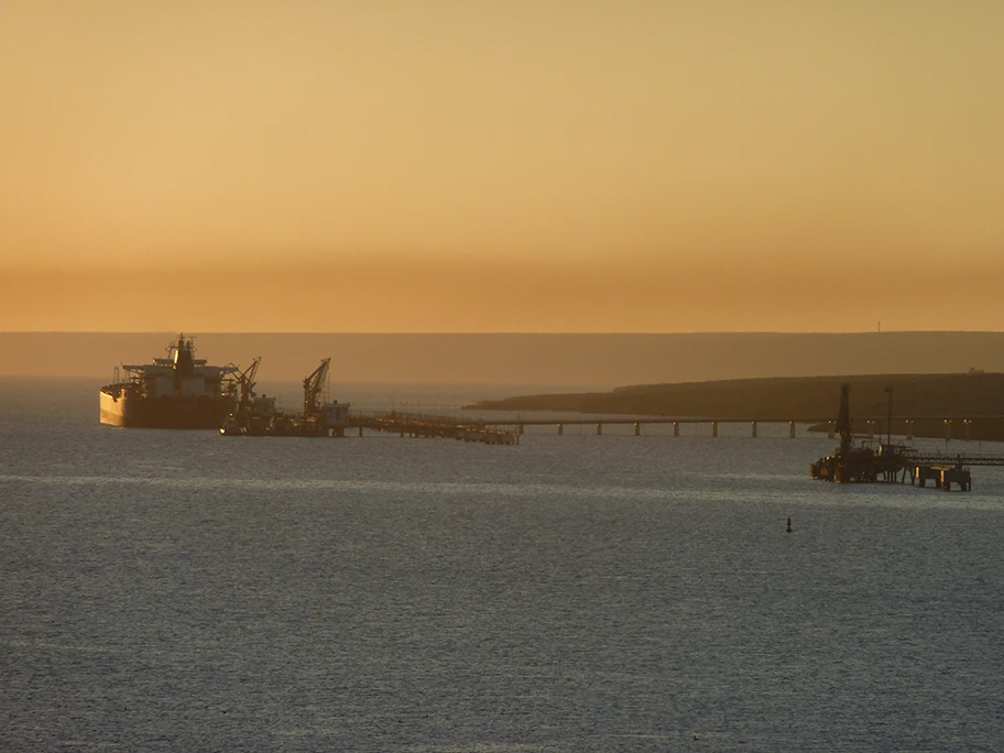 Terminal mit Pipeline in Tobruk, Libyen.