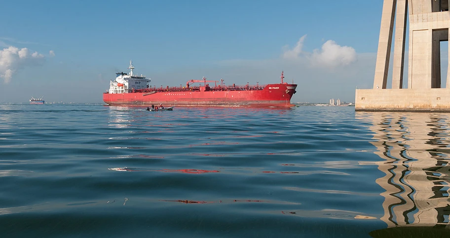 Öltanker auf dem Maracaibo See, Veuezuela.