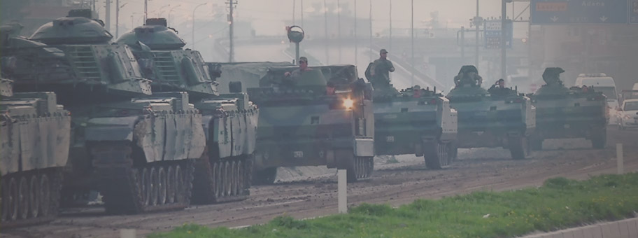 Truppenbewegungen im Rahmen der «Operation Olivenzweig». Panzer der türkischen Armee auf der Strasse nach Afrin, Januar 2018.