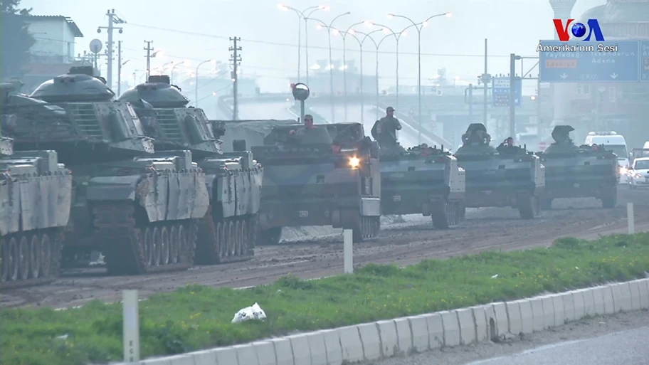 Truppenbewegungen im Rahmen der «Operation Olivenzweig». Panzer der türkischen Armee auf der Strasse nach Afrin, Januar 2018.