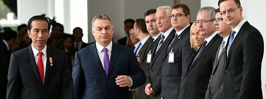 Die Politik von Viktor Orbán (Mitte) bedroht die Demokratie und den Rechtsstaat in Ungarn.