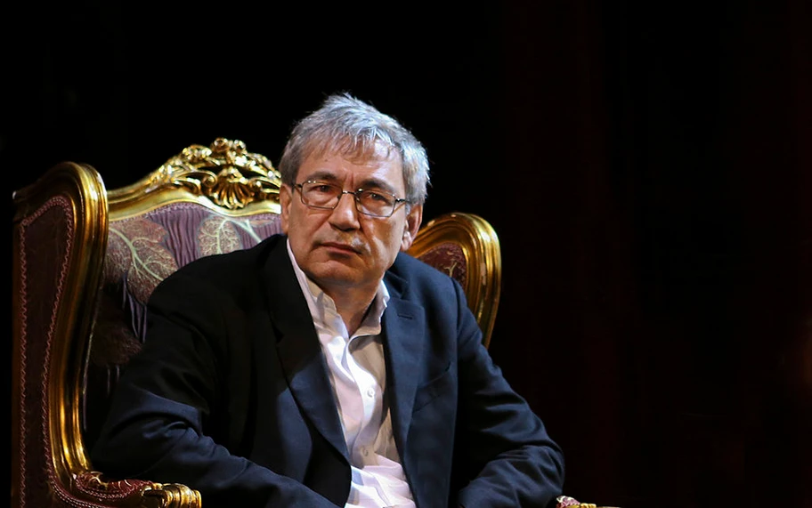 Der türkische Literaturnobelpreisträger Orhan Pamuk hat zusammen mit 280 Schriftsteller und Wissenschaftler einen Aufruf für die Freilassung ihrer türkischen Kollegen unterzeichnet.