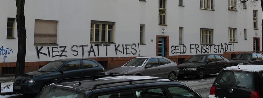Spray gegen Gentrifizierungan der Ossastrasse 16 in Neukölln, Berlin.