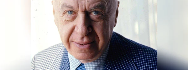 Der österreichische Filmregisseur Otto Preminger, 1976.