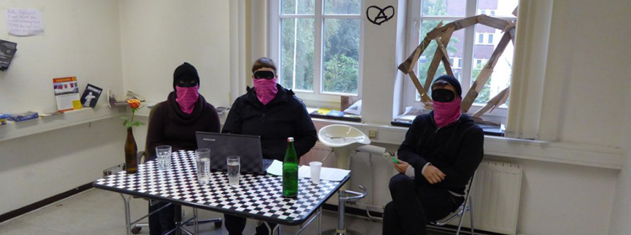 Pressekonferenz im besetzten Zollamt in Münster.
