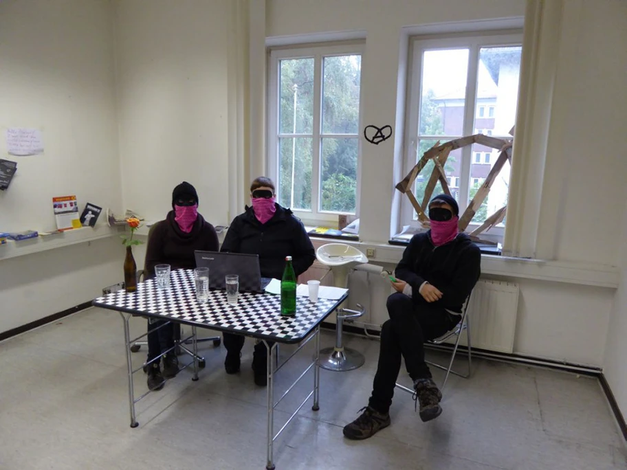 Pressekonferenz im besetzten Zollamt in Münster.