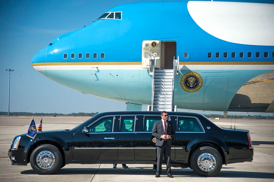 Limousine von Donald Trump vor der Air Force One, Februar 2017.