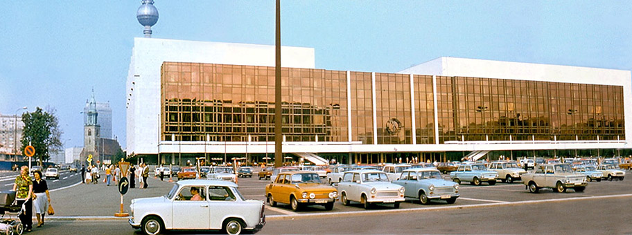 Palast_der_Republik_DDR_1977_w.jpg