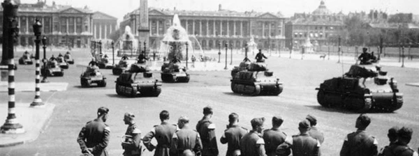 Deutsche Panzer auf dem Place de la Concorde, Juli 1941, Wehrmachtsparade vor Generalleutnant Schaumburg auf der Champs Elysée.