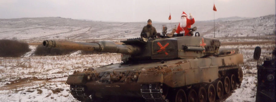 Weihnachtsmann im Leopard 2.
