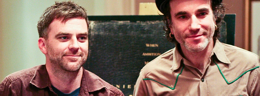 Der US-amerikanische Filmregisseur Paul Thomas Anderson (links) mit Schauspieler Daniel Day-Lewis in New York, Dezember 2009.