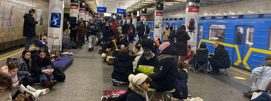 Station der Metro Kiew, die nach dem russischen Überfall auf die Ukraine (2022) in einen Luftschutzbunker umgewandelt wurde.
