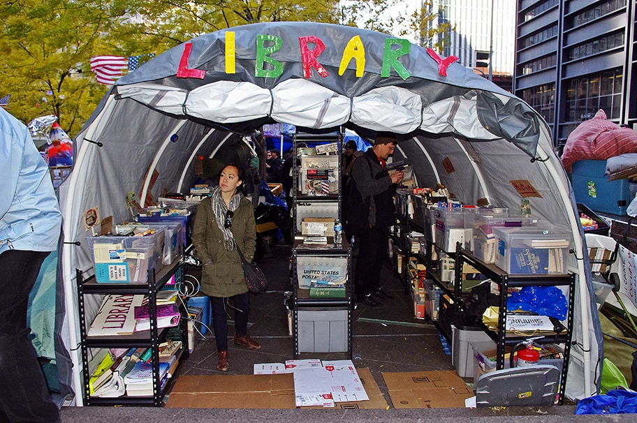 Strassenbibliothek in New York während den Occuppy Wall Street Protesten, 2011.