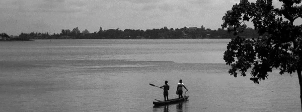 Fischer in einer Lagune vor Abidjan, Elfenbeinküste.