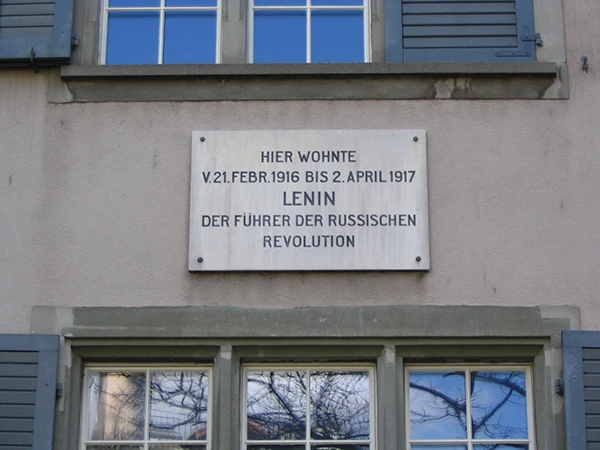 Ehemaliges Wohnhaus von Wladimir Iljitsch Uljanow Lenin (* 1870; † 1924) an der Spiegelgasse 14 in Zürich.