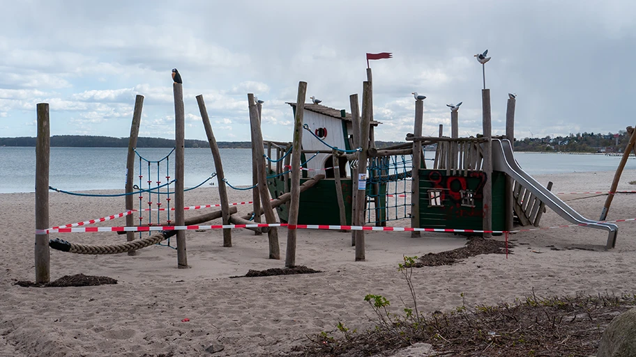 Gesperrter Spielplatz in Eckernförde, April 2020