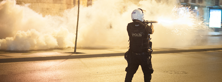 Polizist in Istanbul während den Gezi-Park Unruhen.