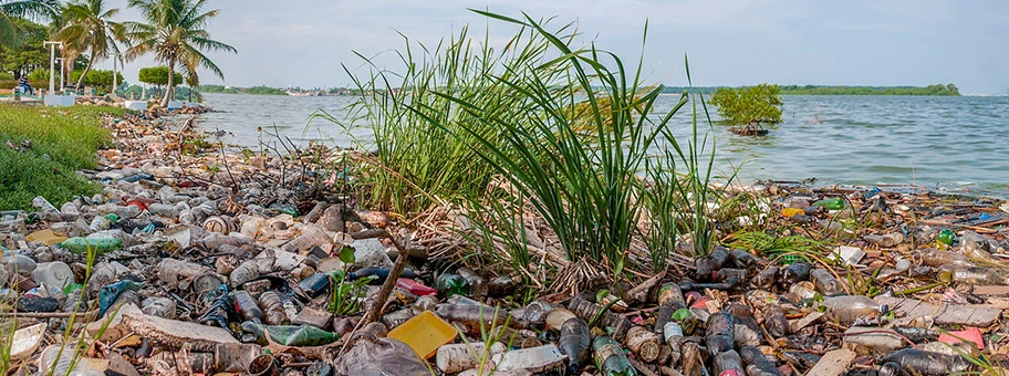 Plastikmüll auf dem Maracaibo See in Venezuela.
