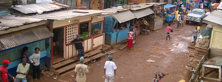 Strassenzug in Port Kaituma, Guyana.