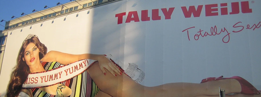 Tally Weijl Werbung am Potsdamer Platz in Berlin.