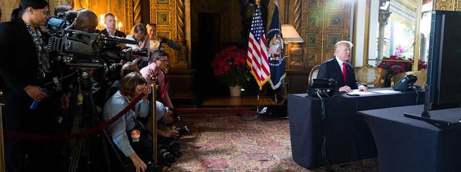 US-Präsident Donald J. Trump bei einer Videokonferenz mit Mitgliedern des Militärs, Dezember 2017.