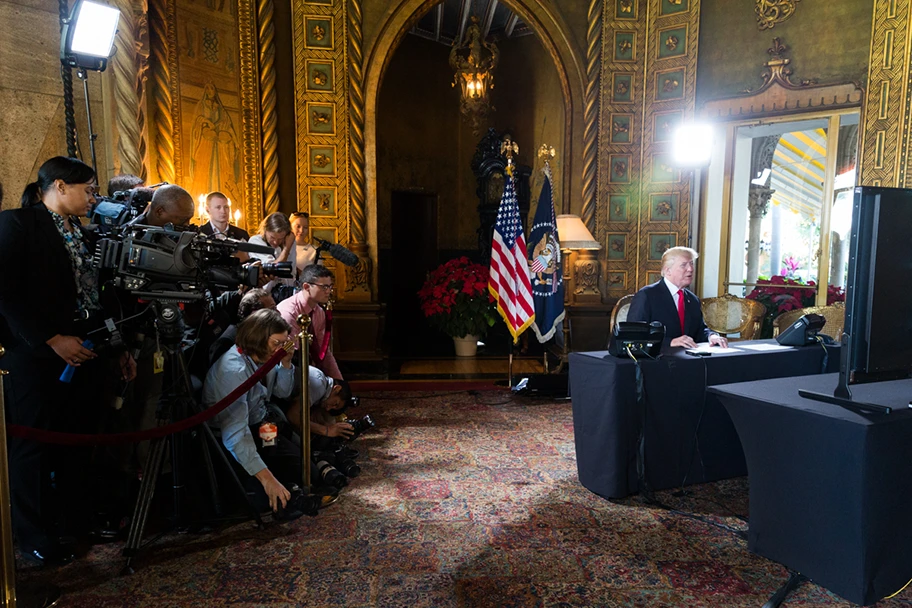 US-Präsident Donald J. Trump bei einer Videokonferenz mit Mitgliedern des Militärs, Dezember 2017.