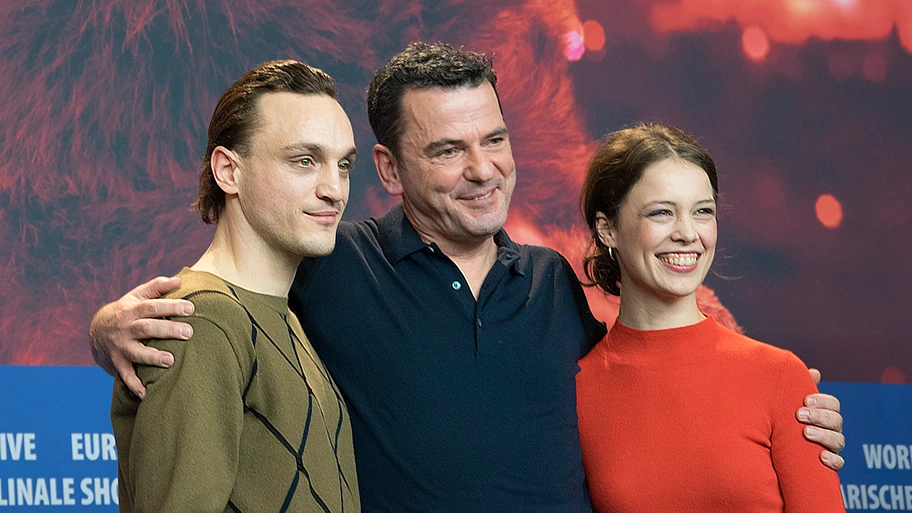 Franz Rogowski, Christian Petzold und Paula Beer (v.l.n.r.) an der Berlinale-Pressekonferenz zu Transit, Februar 2018.