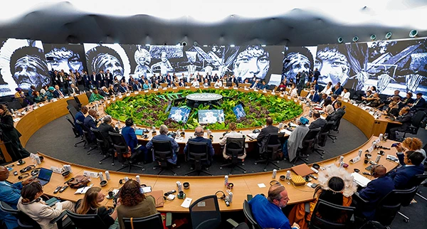 Die erste Sitzung des Runden Tisches der Staats- und Regierungschefs: „Klima und Natur: Wälder und Ozeane” in Belém, 6. November 2025.