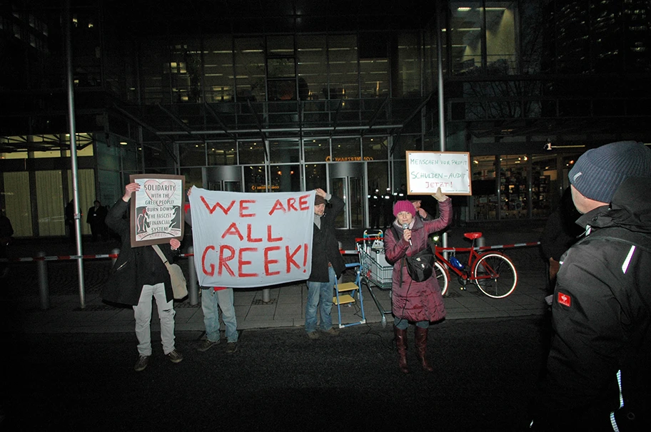 Protest vor der EZB in Frankfurt gegen die Sparbeschlüsse der Troika.