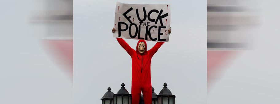 Aktivist in Chile mit Maske aus der Netflix-Serie, Oktober 2019.