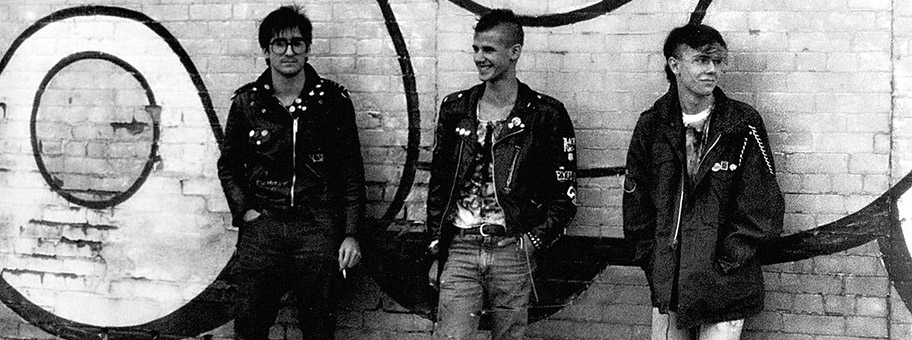 Punks_on_brick_wall_c1984_1.jpg