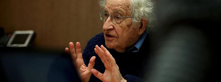 Noam Chomsky an einer Diskussion über den US-Konzern Chevron in Boston, April 2015