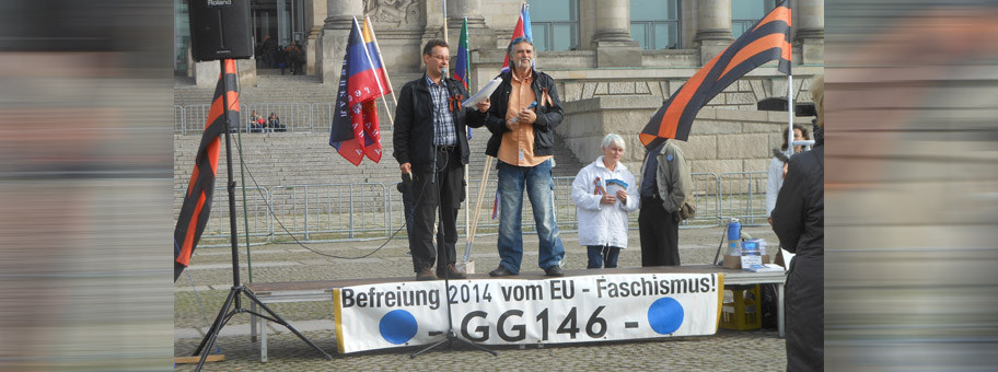 Reichsbürger Rüdiger Hoffmann und Helmut Buschujew vor dem Reichstag in Berlin bei einer Demonstration für eine neue Verfassung für die Bundesrepublik Deutschland, Oktober 2014.