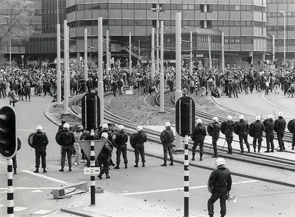 Demonstration in Utrecht gegen den Besuch von Papst Johannes Paul II, 12. Mai 1985.