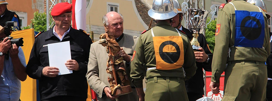 Der ehemalige niederösterreichische Landeshauptmann Erwin Pröll (hier an der Siegerverkündung der NÖ Landesfeuerwehrleistungsbewerbe am Hauptplatz in Retz) fordert schon seit längerem mehr «hartes arbeiten».